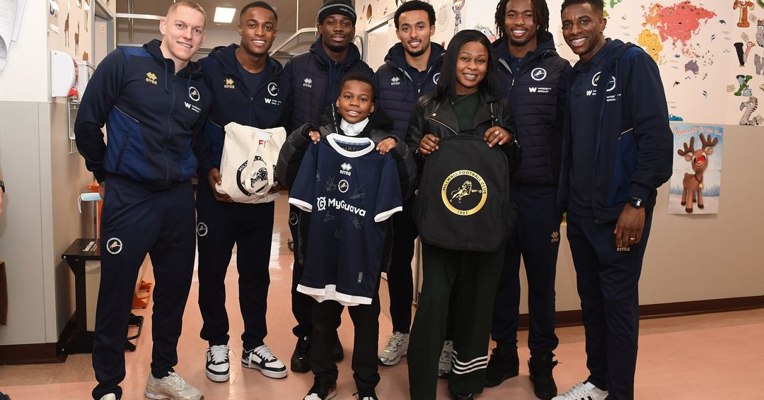 Six Lions stars spread festive cheer at Lewisham Hospital
